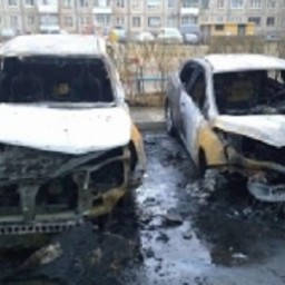 Ford Focus и Toyota Hilux подожгли в Иркутске в ночь на 18 апреля