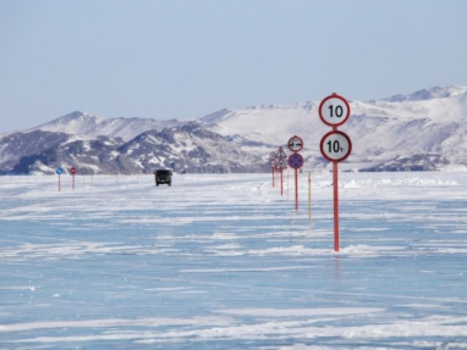Открыта самая протяженная в Иркутской области ледовая переправа на байкальский остров Ольхон