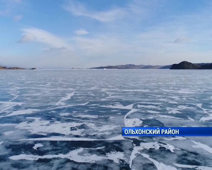 Туристы не могут добраться до Ольхона по ледовой переправе на маршрутных автобусах