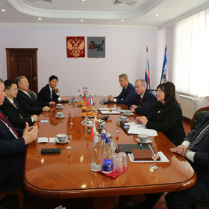 Сергей Левченко поздравил консулов Монголии, Польши, Китая и Южной Кореи с профессиональным праздником