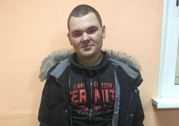 В Иркутске пьяный автомойщик угнал джип, но не смог преодолеть бордюр