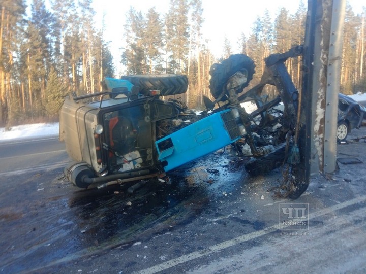 Водитель легковушки погиб при столкновении с трактором в Тайшетском районе