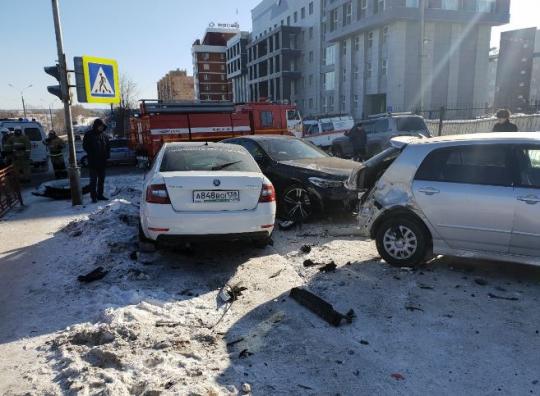 В массовом ДТП в Иркутске пострадали два человека