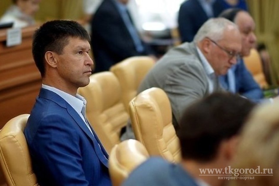 Подозреваемого в причастности к убийству двоих человек депутата Думы Иркутска отпустили под домашний арест