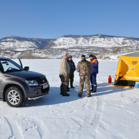 Более 40 автомобилей убрали с опасных мест на льду Малого моря Байкала за выходные