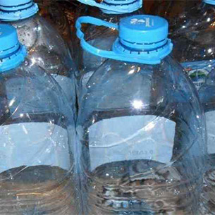Приставы Слюдянки добились уничтожения 2 млн бутылочных этикеток