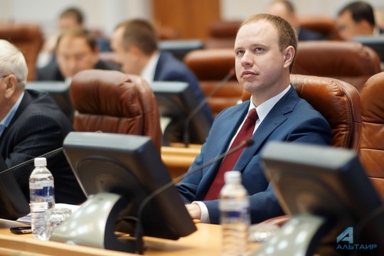 Депутаты ЗС направят запрос правительству Прибайкалья по срыву капремонта лифтов