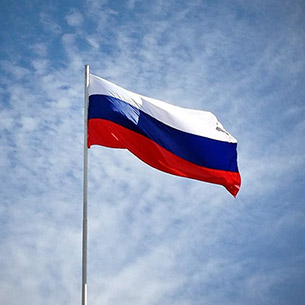 На Байкале развернут самый большой флаг России