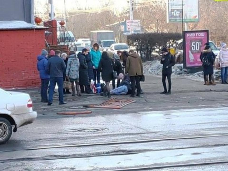 В Иркутске на улице Советской  автомобиль протаранил группу пешеходов
