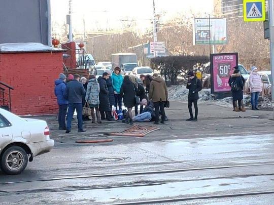 Три пешехода и пассажир иномарки пострадали в ДТП на Советской в Иркутске
