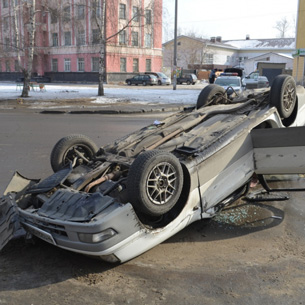 Житель Иркутска угнал автомобиль, чтобы покататься, и попал в ДТП