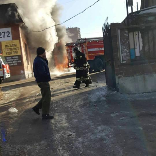 Мебельный цех сгорел в предместье Марата в Иркутске
