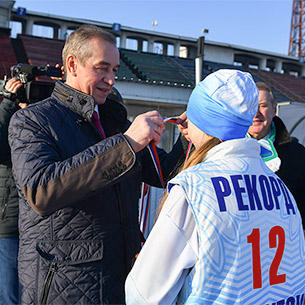 В Иркутске завершился розыгрыш Кубка губернатора по хоккею с мячом среди девочек