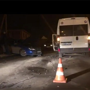 Три человека пострадали в ДТП с участием маршрутки на улице Шевцова в Иркутске