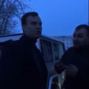 Видео дня: Побойкин не видит подвозов и препирается с народом