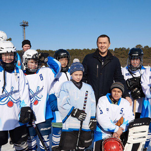 Победителей IX соревнований по мини-хоккею с мячом на Кубок мэра определили в Иркутске