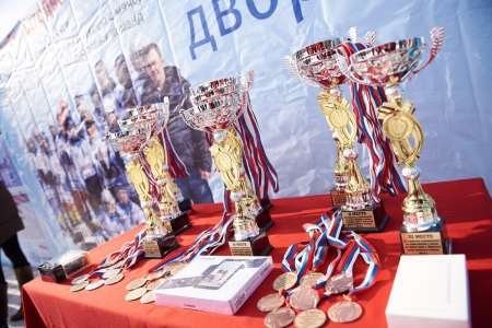Рекордное количество дворовых команд приняли участие в IX открытых соревнованиях по мини-хоккею с мячом на Кубок мэра города Иркутска