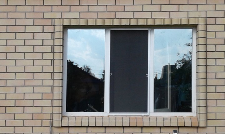 В школах Тайшетского района меняют старые окна на пластиковые