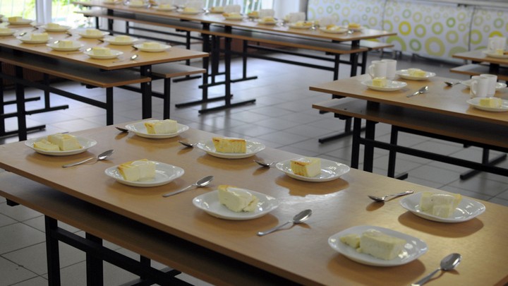 Сергей Сокол: Депутаты будут добиваться введения бесплатного питания для школьников-инвалидов