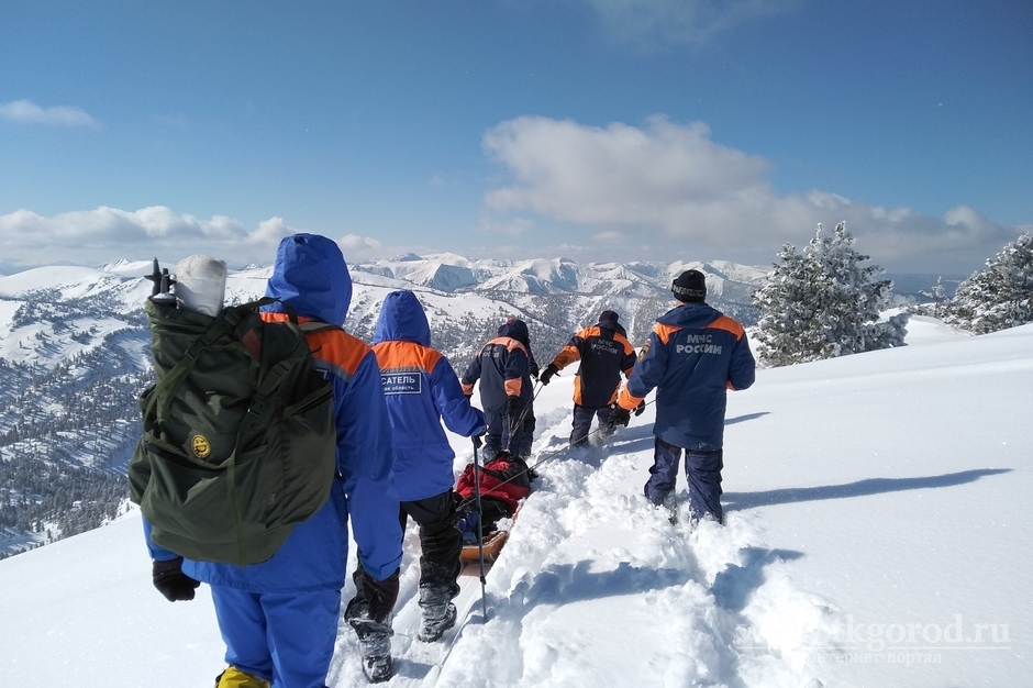 8 марта спасатели эвакуировали с пика Черского замерзавшую 62-летнюю туристку из Шелехова