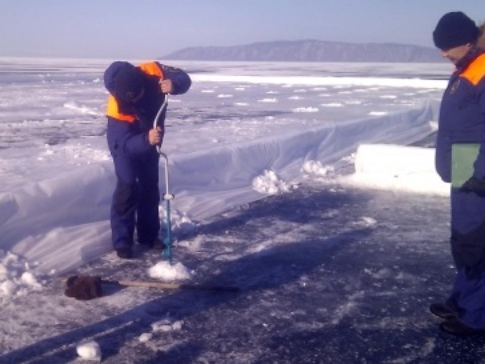 В МЧС предостерегли от проведения массовых мероприятий на льду Байкала