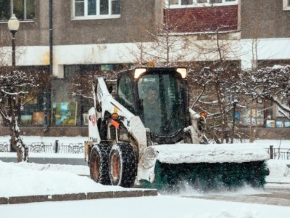 На уборку снега в Иркутске бросили более 120 единиц техники
