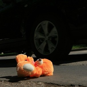 Четырехлетняя девочка попала под колеса авто на пешеходном переходе в Ангарске