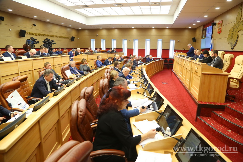 Сессия Законодательного собрания: Александр Гаськов предложил увеличить выплату детям-сиротам