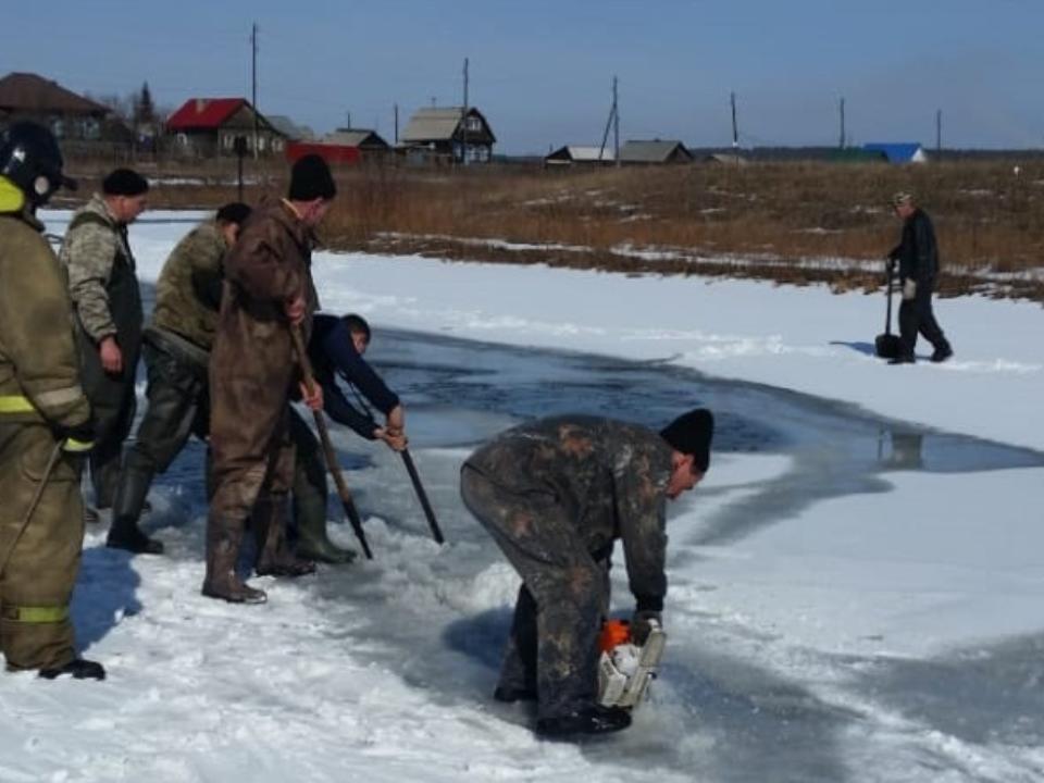 Оставленный без присмотра двухлетний ребенок погиб, провалившись под лед реки в Шелеховском районе