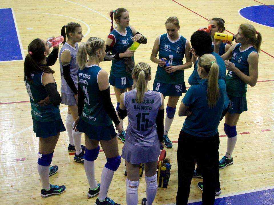 Волейбольная "Ангара" продолжает побеждать на играх финального тура в Череповце