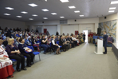 Больше 500 иркутянок приняли участие в первом городском форуме «Мир в руках женщины»