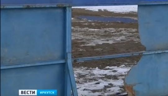 В Иркутске-II в яму с водой провалилась 4-летняя девочка