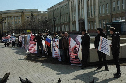 Пикет против наркотиков и оборотней в погонах прошёл в Иркутске