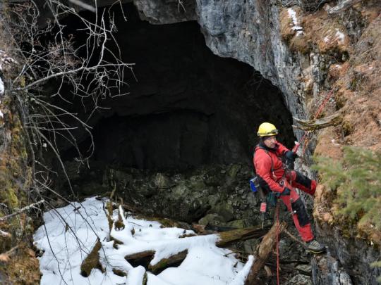 Региональным памятником природы станет уникальная пещера Чекановского в Ольхонском районе