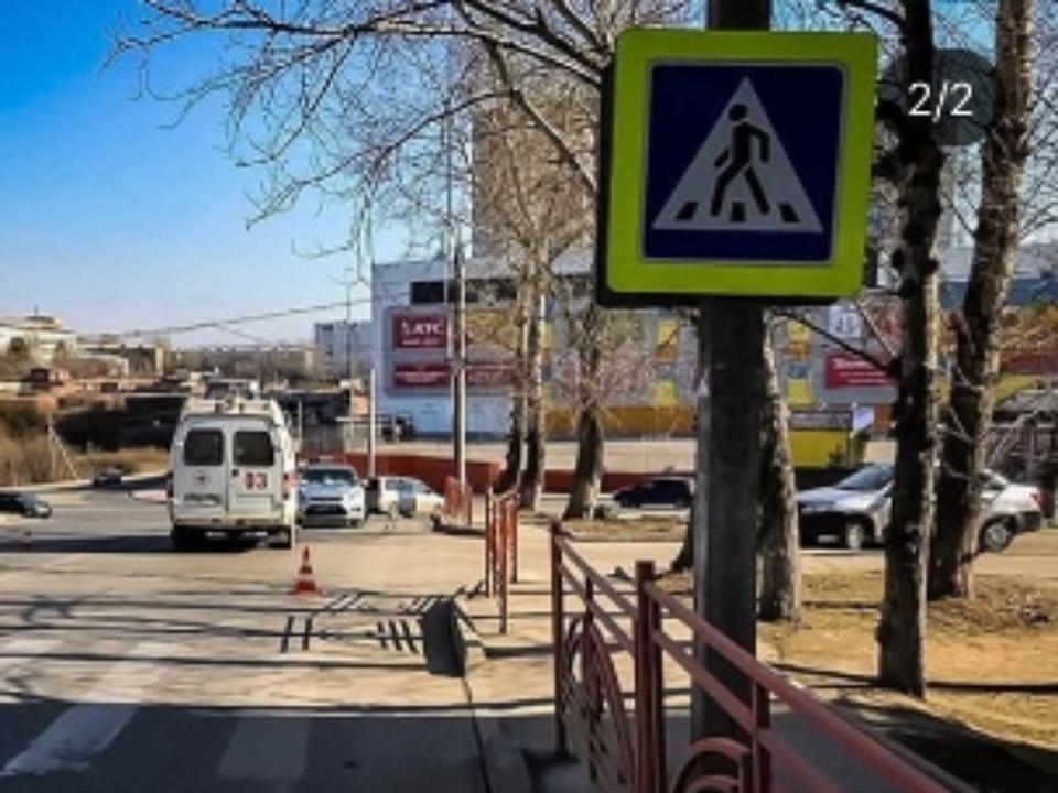 "Скорая помощь" сбила женщину с коляской в Иркутске