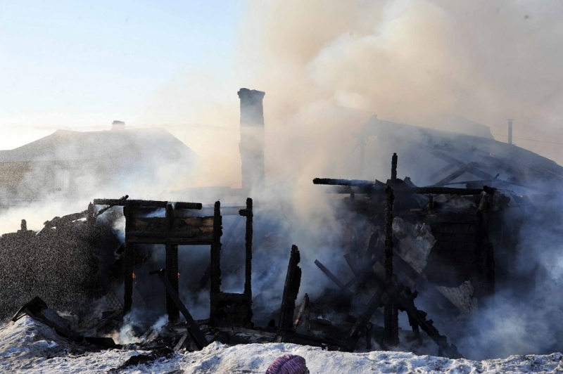 Семь дачных домов сгорели в бухте Зуун-Хагун на Байкале