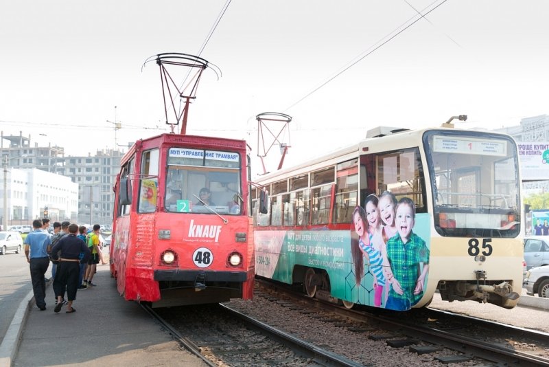 ДТП с двумя легковушками парализовало движение трамваев в Иркутске