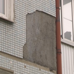 Стены иркутской многоэтажки разрушаются на глазах жителей