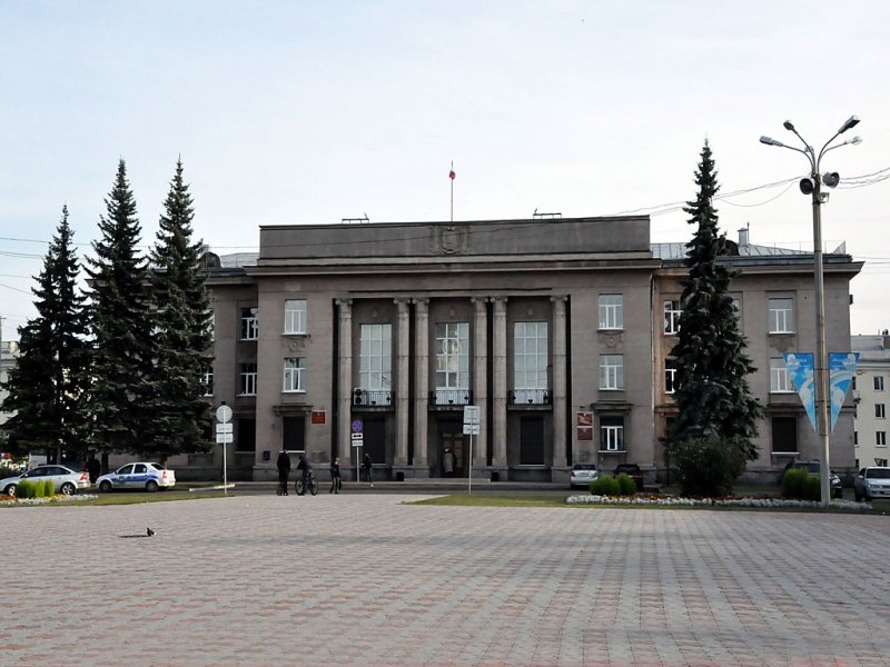 Доходы мэра Ангарска превысили 3,2 млн рублей за 2016 год