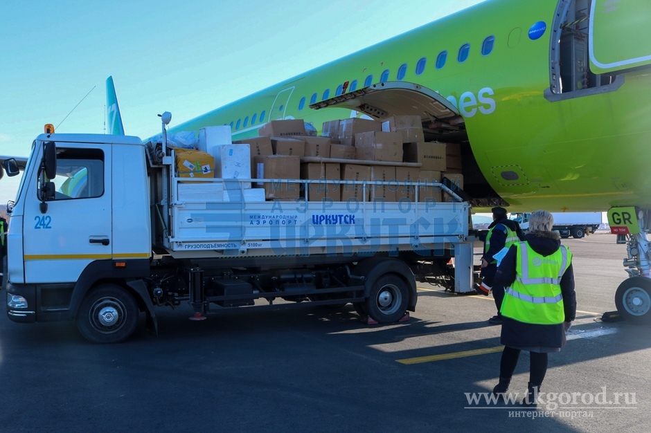 Первую партию медицинских масок весом 969 кг доставили в Иркутск самолетом S7 Airlines