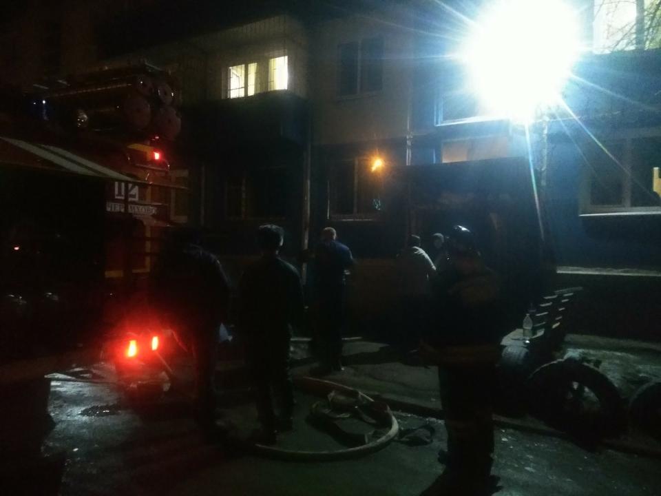 В Черемхово из горящего дома эвакуировали 40 жильцов