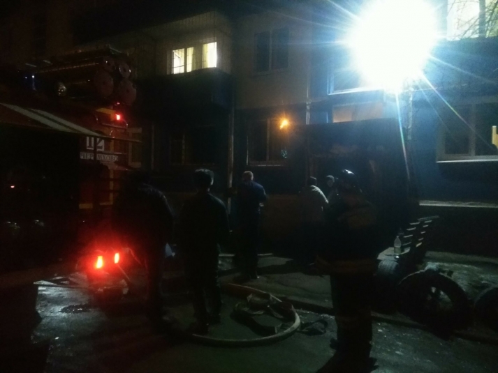 40 жильцов спасли на пожаре в пятиэтажке в Черемхове в Иркутской области