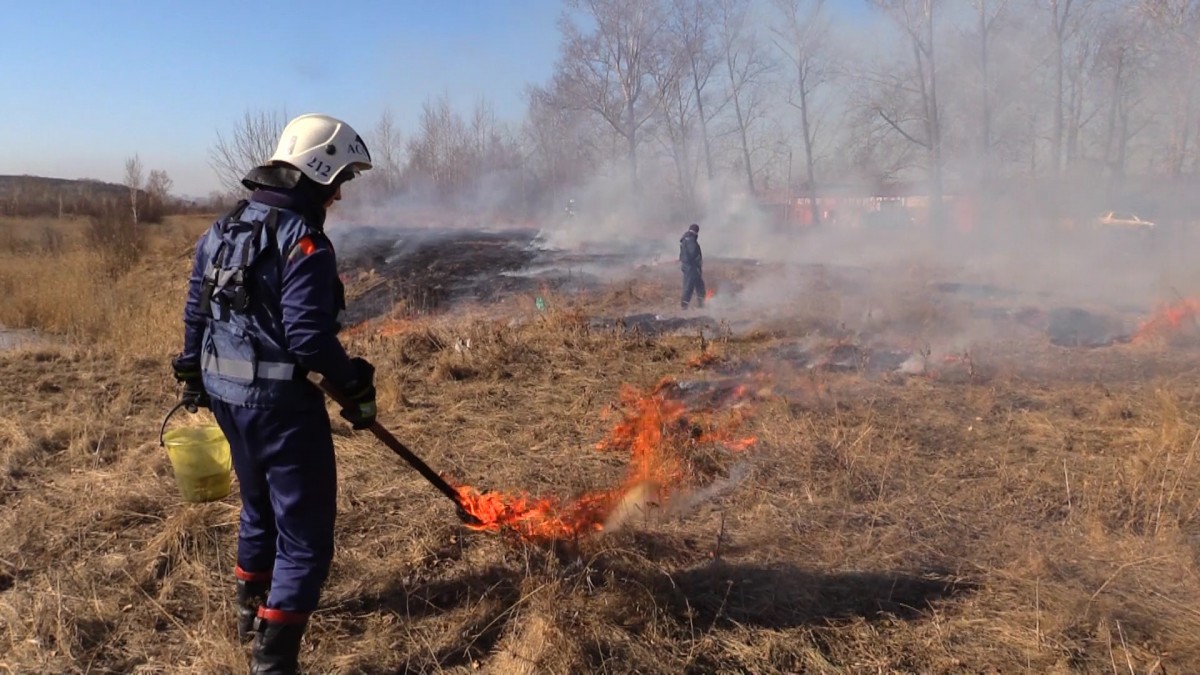 Пожарные начали профилактические отжиги в Приангарье