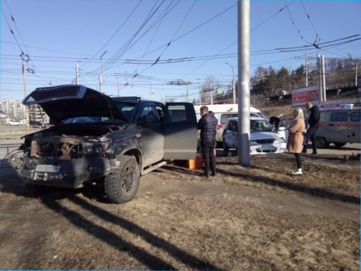 Четырехлетняя девочка и водитель Mazda пострадали при столкновении с Toyota в Первомайском