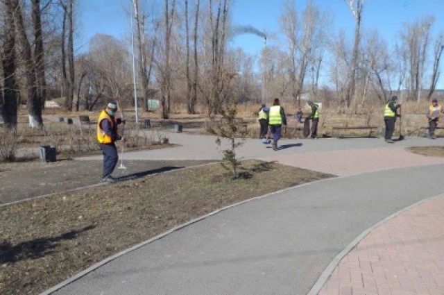 Более 250 дворов отчистили от мусора в Ленинском округе Иркутска