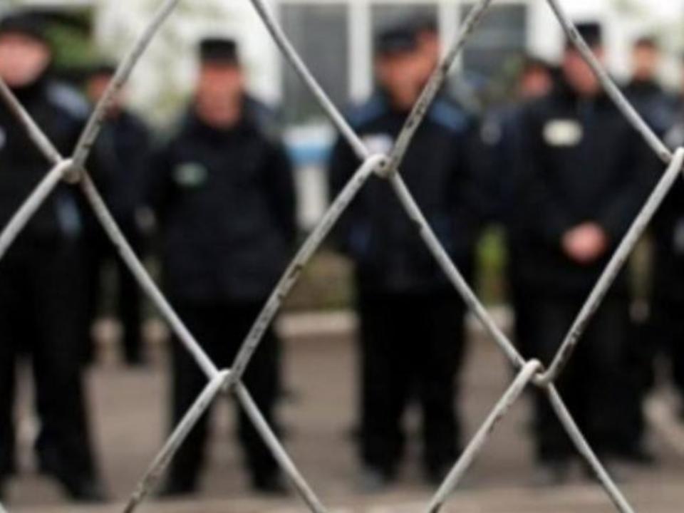 В Ангарске 17 заключенных ИК№15 массово вскрыли себе вены