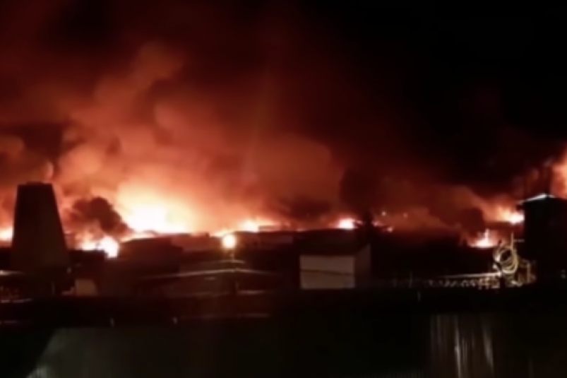 Восемь построек на площади 30 тысяч кв. метров сгорели в бунтующей колонии в Ангарске
