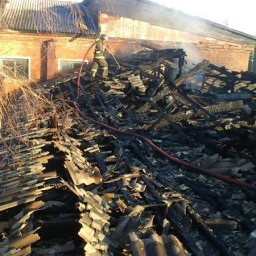 В Лесогорске пожарные потушили здание очистных сооружений