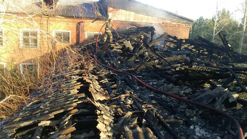 В Лесогорске пожарные потушили здание очистных сооружений