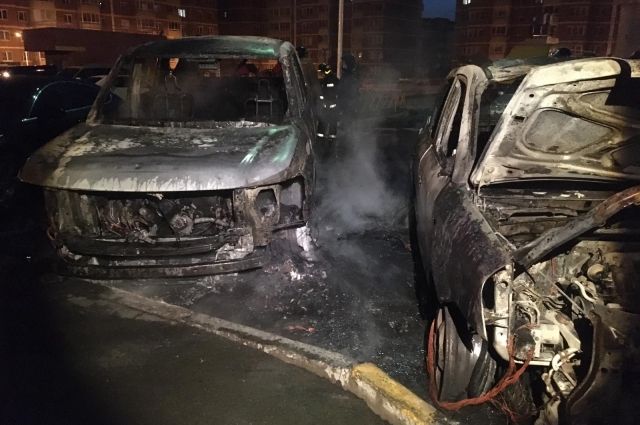 Четыре автомобиля сгорели в Иркутске